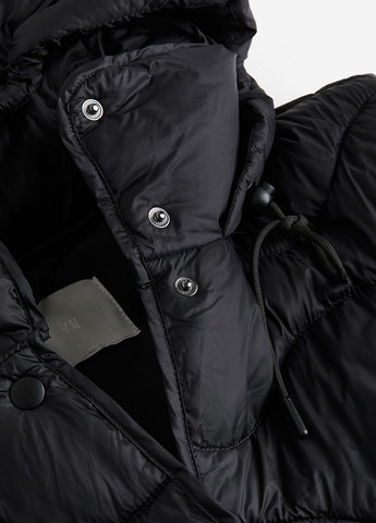 Черная демисезонная куртка H&M