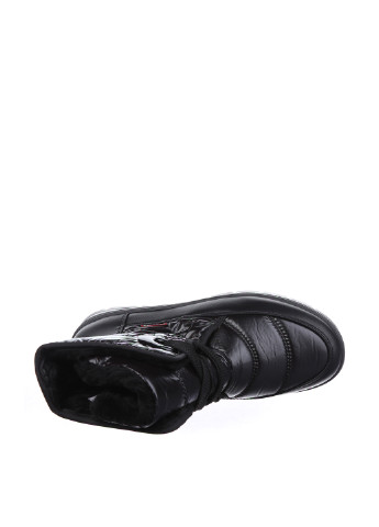 Черные дутики Horoso со шнурками с заклепками
