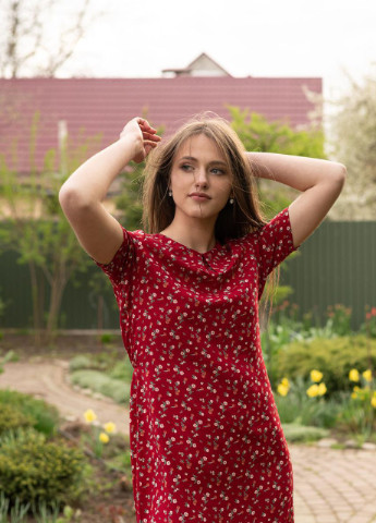 Бордовое кэжуал женское платье v.o.g. а-силуэт V.O.G. с цветочным принтом