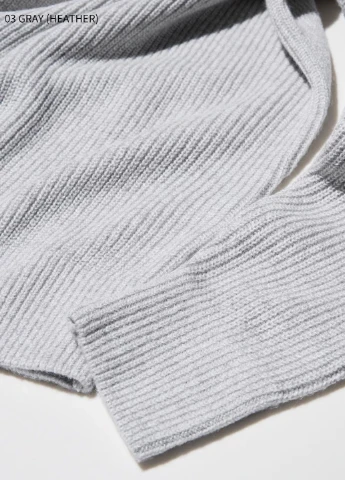 Серый демисезонный свитер Uniqlo