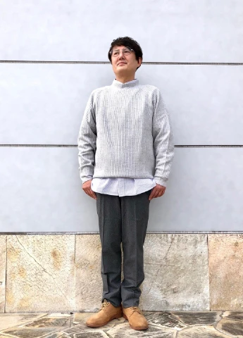 Серый демисезонный свитер Uniqlo