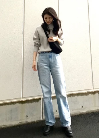 Серый демисезонный свитер Uniqlo