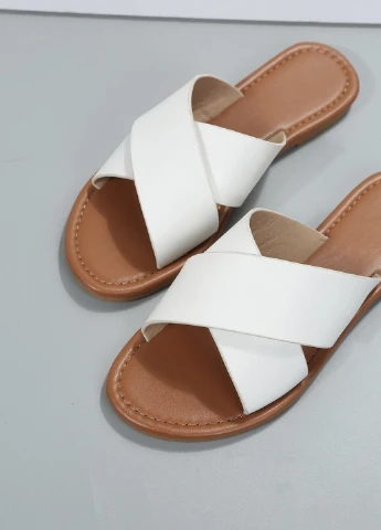 Белые шлепанцы SHEIN