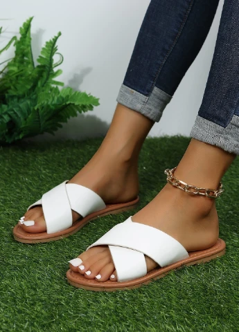 Белые шлепанцы SHEIN