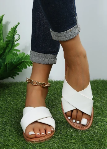 Белые шлепанцы SHEIN