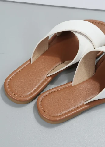 Белые шлепанцы SHEIN
