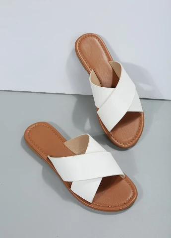 Белые шлепанцы SHEIN