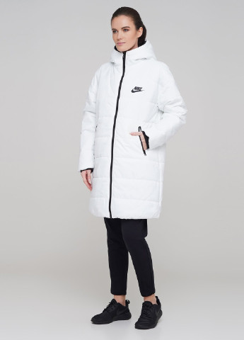 Белая зимняя куртка Nike