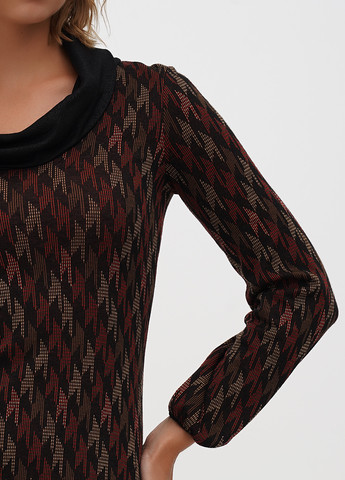 Темно-коричневое кэжуал платье Sassofono с абстрактным узором