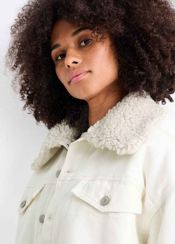 Молочна демісезонна куртка C&A