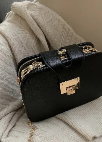 Жіноча сумка крос-боді 10214 на цепочці на три відділи чорна No Brand (252989194)