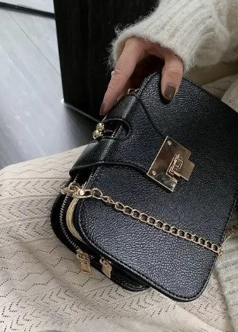 Жіноча сумка крос-боді 10214 на цепочці на три відділи чорна No Brand (252989194)