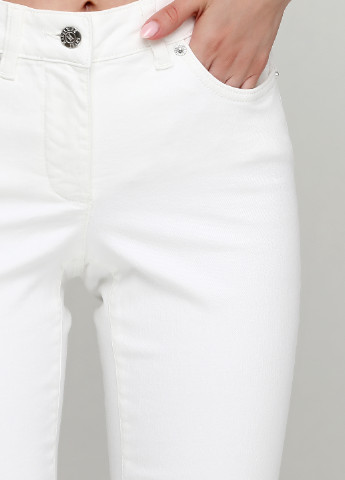 Белые демисезонные зауженные джинсы Madeleine