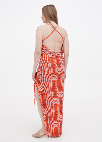 Оранжевое кэжуал платье с открытой спиной PrettyLittleThing с абстрактным узором