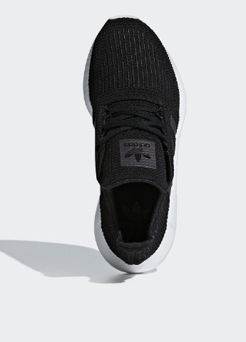 Черно-белые всесезон кроссовки adidas