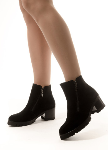 Черные демисезонная стильные женские ботинки из натуральной замши INNOE Ботильоны