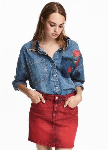 Светло-синяя джинсовая рубашка с цветами H&M