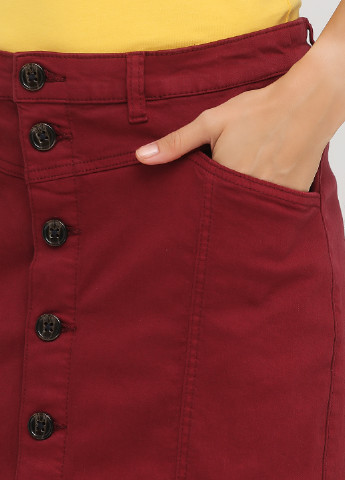 Бордовая джинсовая однотонная юбка C&A