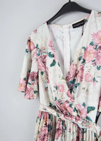 Рожева кежуал сукня PrettyLittleThing з квітковим принтом