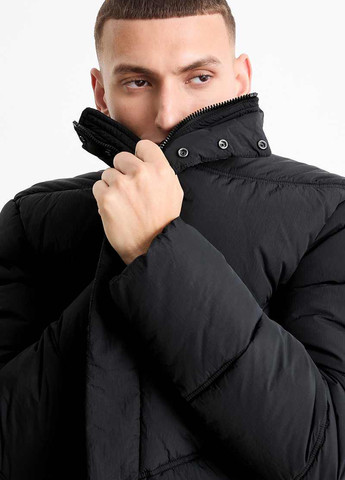 Чорна демісезонна куртка C&A