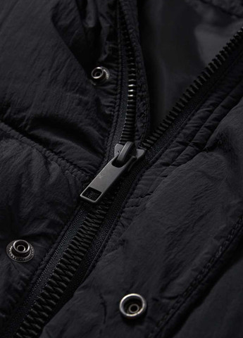 Чорна демісезонна куртка C&A