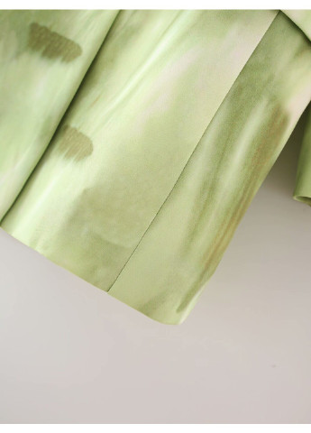 Зеленый женский блейзер женский с абстрактным принтом зеленый calm Berni Fashion с абстрактным узором - всесезон