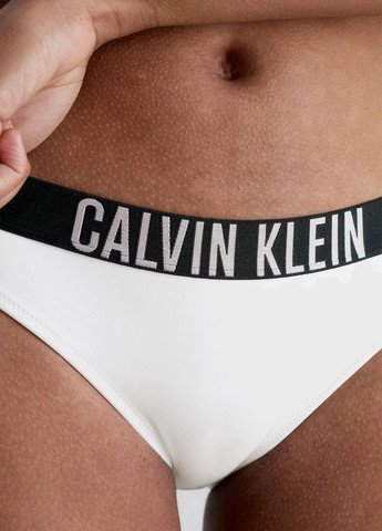 Белые купальные трусики-плавки с логотипом Calvin Klein