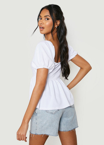 Біла блуза з баскою Boohoo