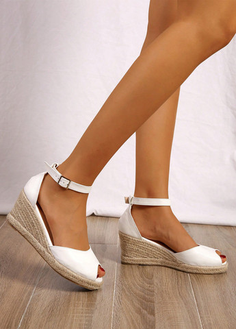 Белые туфли SHEIN с ремешком на плетеной подошве