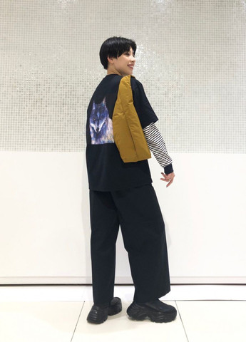 Черная футболка Uniqlo