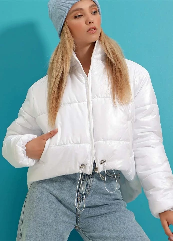 Біла демісезонна куртка Trend Alacati Stili
