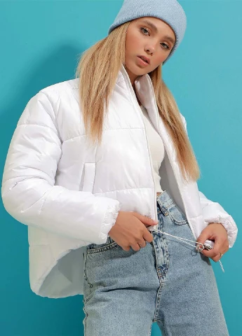 Біла демісезонна куртка Trend Alacati Stili