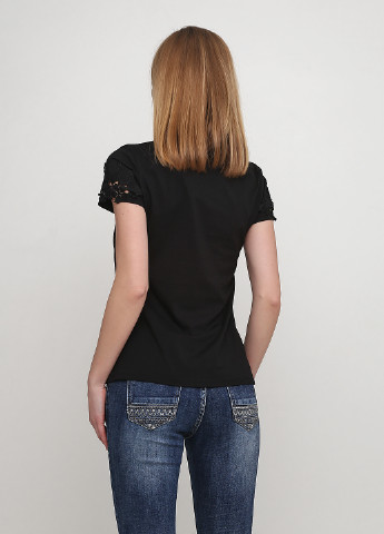 Черная летняя футболка Bluoltre