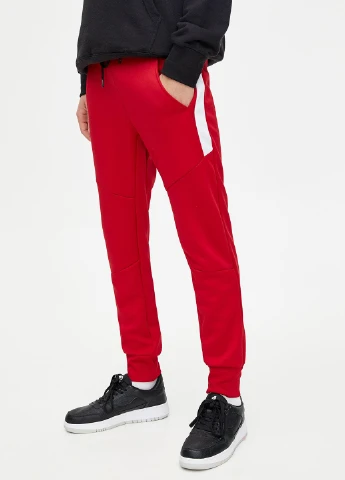 Красные спортивные демисезонные джоггеры брюки Pull & Bear