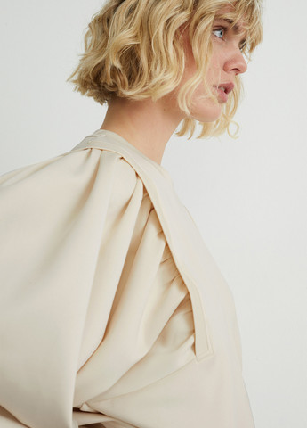 Молочный свитшот C&A однотонный без декора (353086724)