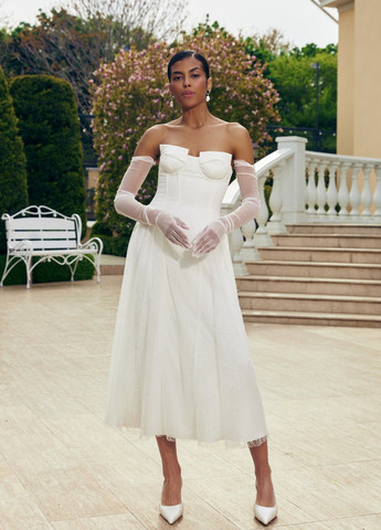 Молочна святковий сукня з відкритими плечима Gepur однотонна