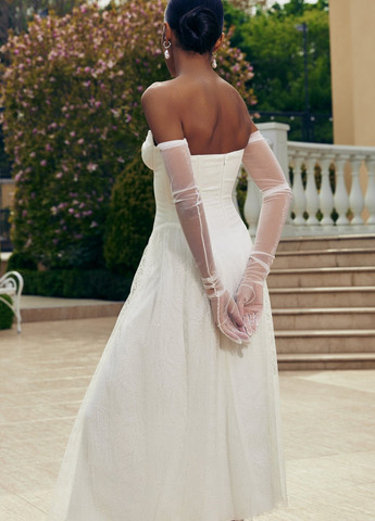 Молочна святковий сукня з відкритими плечима Gepur однотонна