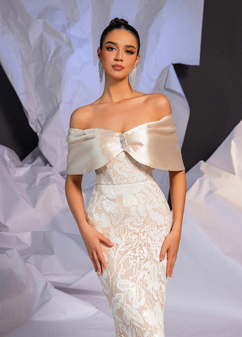 Кремова вечірня сукня годе SHEIN з квітковим принтом