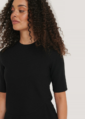 Черная демисезонная блуза с баской NA-KD