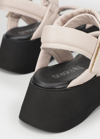 Серо-бежевые босоножки Braska на липучке