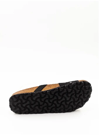 Черные шлепанцы Birkenstock с заклепками