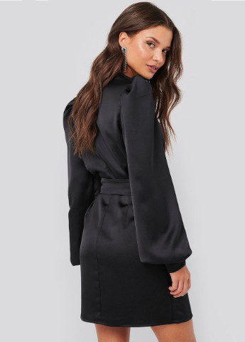 Черное платье NA-KD