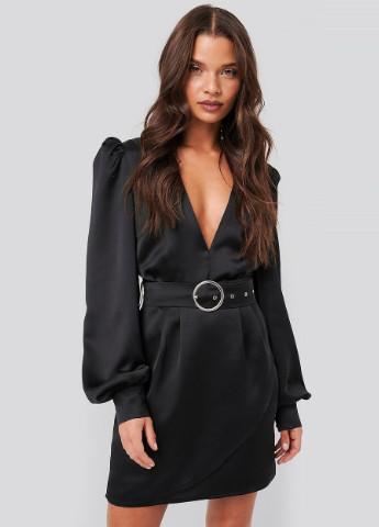 Черное платье NA-KD