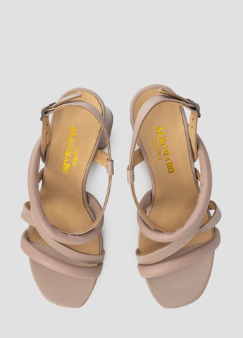 Пудровые босоножки Alromaro с ремешком