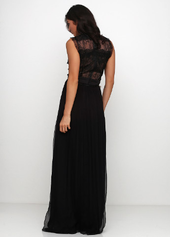 Черное вечернее платье с открытыми плечами Elisabetta Franchi однотонное