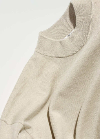 Бежевый демисезонный свитер Uniqlo