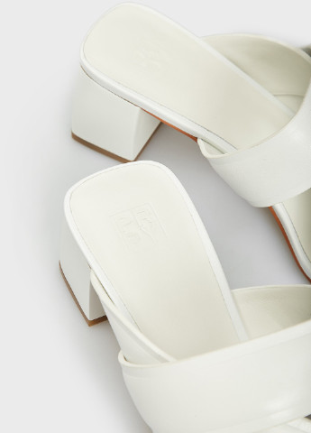 Белые шлепанцы PRPY