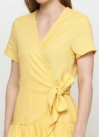Желтое кэжуал платье на запах Unigirl однотонное