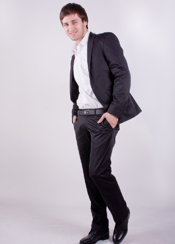 Черный костюм Moscanueva