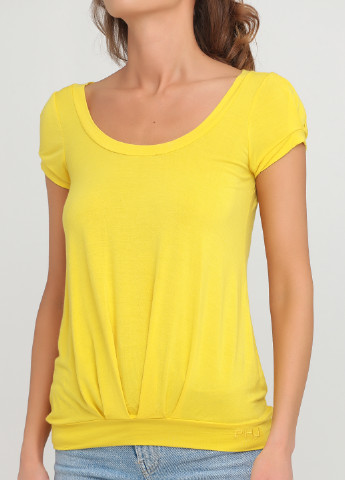 Желтая летняя футболка Phard